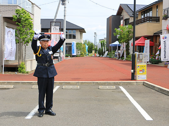 警備の仕事は、特別なスキルや筋力が必要なく、誰でも出来る仕事だから