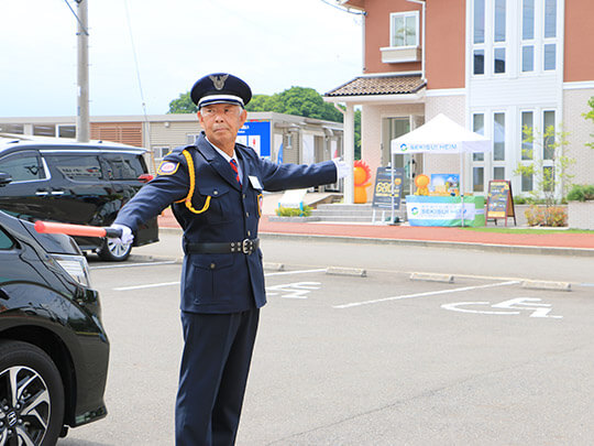 駐車場の警備は安全で体の負担がかからない仕事だから